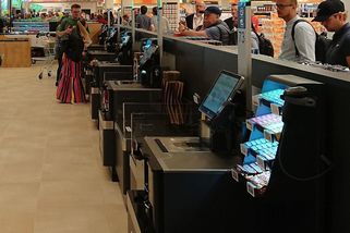 Doufám, že samoobslužné pokladny jsou jen slepou větví, protože i u nás přibývá autonomních prodejen - Médium.cz