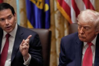 „Mluvíte o válce a on spí hned vedle vás.“ Rubiovi v Kongresu pustili záběry podřimujícího Trumpa - Novinky