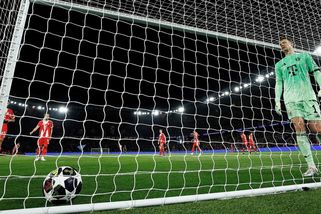 Provokace? Neúcta? Brankář Bayernu drsně narazil - Sport.cz