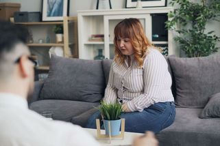 Psychologové popisují, jak poznat emocionálně nevyzrálého člověka během prvních pěti minut rozhovoru - Médium.cz