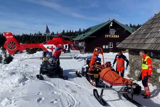 V Jeseníkách zachraňují šest turistů, nevrátili se včas z túry - Novinky