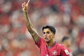 Barcelona přivedla do obrany hvězdnou posilu - Sport.cz