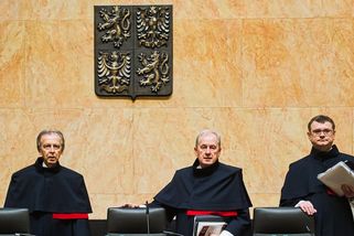 Prostě to nejsou počty ke kávě, zarazil Baxa úředníka popisujícího systém penzí - Novinky
