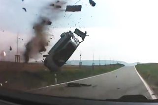 Vážná nehoda na polní cestě. Auto udělalo ve vzduchu několik přemetů | Odchyceno na dashcam