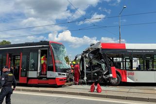 Tady se chyby neodpouští. Odborník upozorňuje na úsek v Praze, kde se stala vážná nehoda tramvaje a autobusu - Novinky