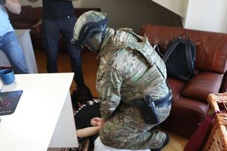 Policie rozbila gang falešných bankéřů. Call centrum měli na Ukrajině - Novinky