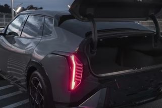 Škoda vedle ní vypadá jako auto z minulého století. Nová Kia pobláznila Česko svým vzhledem