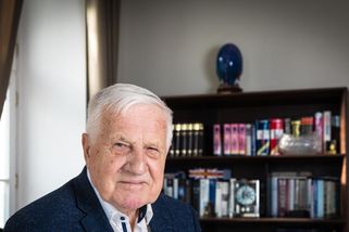 "Mocensky nezdrženlivý Ústavní soud." Václav Klaus ostře reagoval na spor o summit