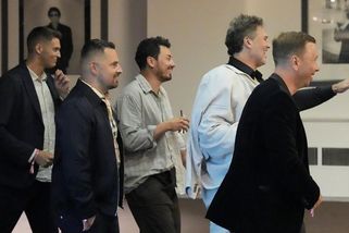 Jaromír Jágr s partičkou na tahu po Varech: Pařil i s Miraiem, partnerka nikde!