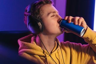 Místo svačiny si děti kupují energy drinky. Zakažte to, žádají Češi - Seznam Zprávy