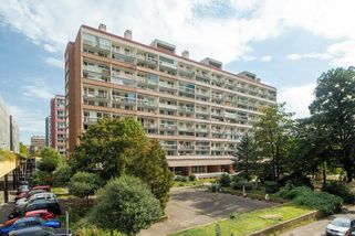 Praha 10 má stovky prázdných bytů i přes bytovou krizi metorpole - Novinky