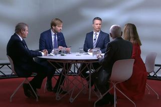 Upraví se síť porodnic, zůstat mají ty s víc porody, řekl Vojtěch