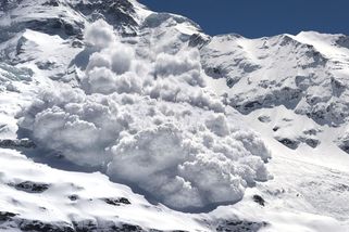 Po pádu laviny na pákistánské hoře Broad Peak se pohřešuje deset horolezců - Seznam Zprávy