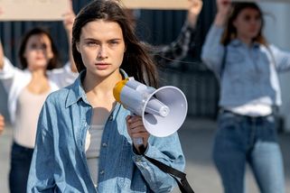 Komentář: Protestní akce proti Motoristům zneužila studenty - fintag.cz