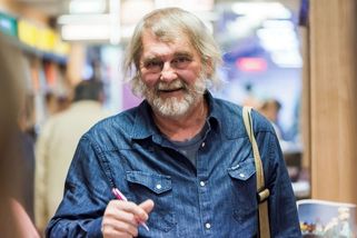 Autor předlohy Pelíšků psal, když měl málo peněz na účtu. Potřeboval jen džíny, pivo, tlačenku a cigarety - Super.cz