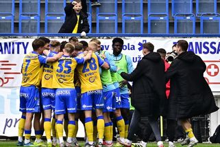 Teplice porazily Duklu, která dohrávala v devíti - Sport.cz