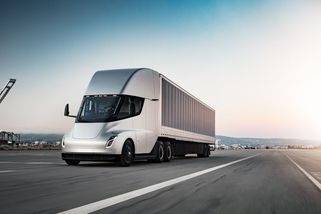 Elektrický tahač Tesla Semi míří do Evropy - Novinky