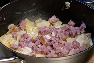 Původní recept na šunkofleky. Naši předci si uměli poradit, jak se levně najíst | Zmlsané dějiny