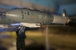 Rusové opakovaně zasáhli Pavlohrad bombami ze 150 km. Čínský motor jim prodloužil dostřel na 200 km, Ukrajina má problém