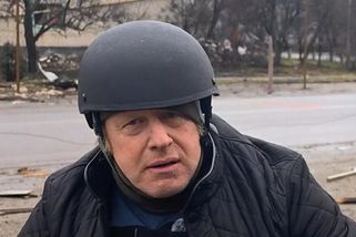 „Ať Ukrajinci prohrají.“ Boris Johnson prozradil mrazivá slova z Berlína