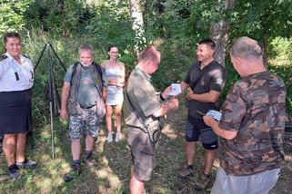 K Labi míří čím dál více rybářů. S rostoucím zájmem ale přibývají i problémy