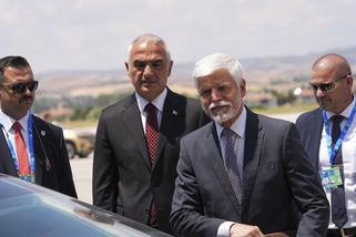V jedné delegaci, ale každý za sebe. Babiš a Pavel se skoro nepotkali - Seznam Zprávy
