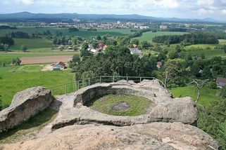 Červené skály nad Mimoní: Skrytý klenot Ralska, který miloval i Foglar - Médium.cz