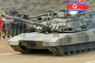 Ruská armáda má dostat „zásadní“ posílení severokorejskými tanky Cheonma-2. Vyrovnat se mají ruské T-14 Armatě
