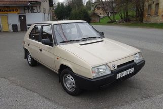 Na prodej je prý nejstarší jezdící Favorit v ČR. Prošel renovací, cena omráčí - Garáž.cz