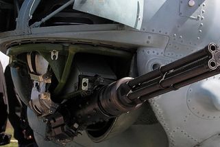 Rusové sundali čtyřhlavňový kulomet z vrtulníku Mi-24 a loví jím drony ze země. Jenomže je až příliš silný