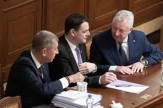 Vláda Pavla napíná. O účasti na summitu NATO chce rozhodnout až koncem června - Novinky