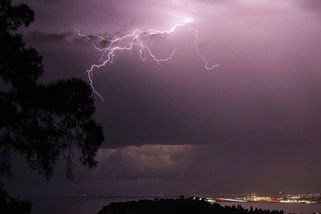 Matku s dvouletou dcerou na Floridě zabil blesk - Novinky