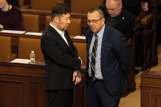 SATIRA: Malý politologický slovník voliče současné vládní koalice - Médium.cz