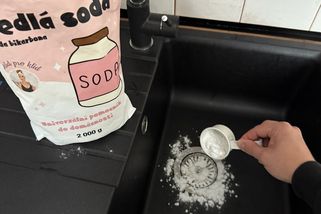 Jak jsem vyčistil ucpaný a páchnoucí odpad dřezu jedlou sodou a octem