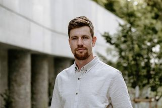 Důsledky vládních čistek ve státní správě budeme napravovat celou generaci