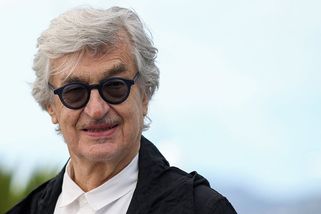 Režisér stahuje film z roku 1975. Obsahuje nahou scénu s 13letou dívkou - Seznam Zprávy
