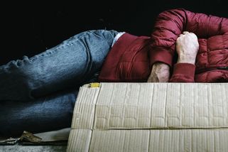 Účetní z Prahy žil 13 let v Brně jako bezdomovec. Na dno jej srazila schizofrenie - Médium.cz