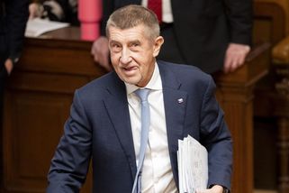 Andrej Babiš poslal pozdrav z fitka: Cepovala ho sexy trenérka! Takový hřebeček, rozparádil fanouška. Došlo i na hejty - Super.cz