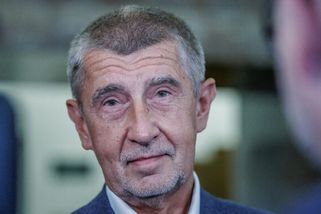 Babiš z dovolené zmínil přítelkyni Leničku. A pak řešil smysl života, války i dlouhověkost