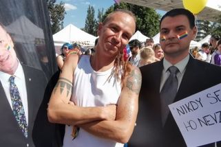 prahain.cz/politika/politici-vyrazili-na-pride-zastupitel-vyzval-k-ucasti-na-jine-akci-28295.html?utm_source=www.seznam.cz&utm_medium=seznam_distribuce&utm_campaign=lide