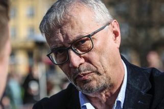 „Počkám do půlnoci.“ Politici cupují spisovatelku...