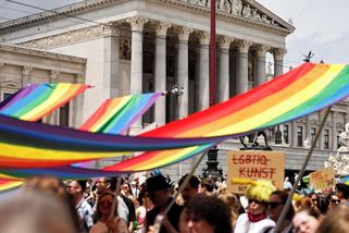 Pochodu na podporu LGBT+ se ve Vídni zúčastnilo 320 tisíc lidí - Novinky