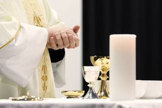 Arcibiskup chystá trestní řízení s bývalým duchovním kvůli znásilnění - Seznam Zprávy