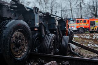 Kamion převážel vrtnou soupravu. Policie řeší, zda silnicí vůbec mohl jet - Seznam Zprávy