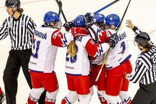 Česko - Maďarsko 5:1, Obrovský úspěch českých hokejistek! Poprvé v historii postupují na olympiádu - Sport.cz
