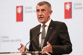 Něco si tu odložím. Opozice tasila Babišova vlastn...