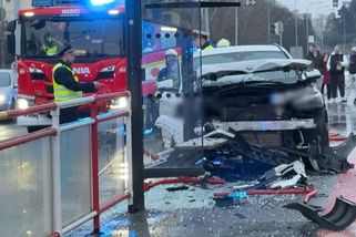 Řidič BMW vjel v Praze na tramvajovou zastávku, zranila se 105letá žena - Novinky