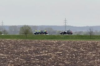Tragická nehoda na Nymbursku. Řidič vlétl do lidí, dva zemřeli - Novinky
