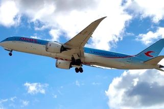 Boeing 787-8 Dreamliner v akci: Vzlet, který stojí za pozornost | Runway