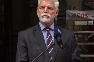 prahain.cz/politika/at-zije-pavel-privitali-prezidenta-pred-rozhlasem-okamuru-vypiskali-28426.html?utm_source=www.seznam.cz&utm_medium=seznam_distribuce&utm_campaign=lide